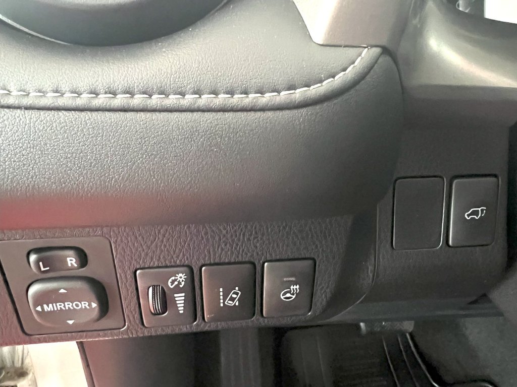 2016 Toyota RAV4 in Montmagny, Quebec - 9 - w1024h768px