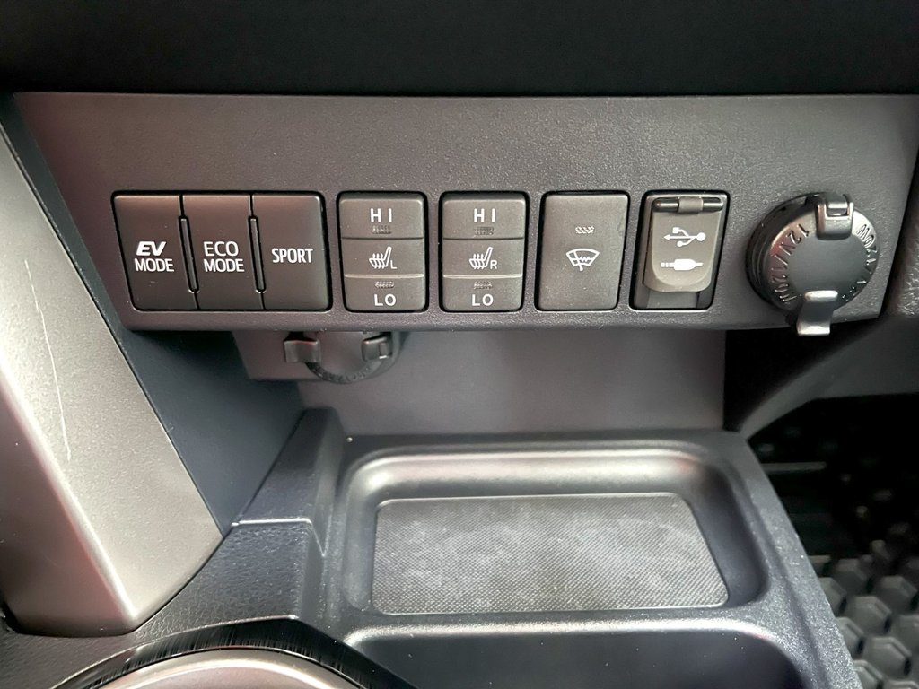 2016 Toyota RAV4 in Montmagny, Quebec - 15 - w1024h768px