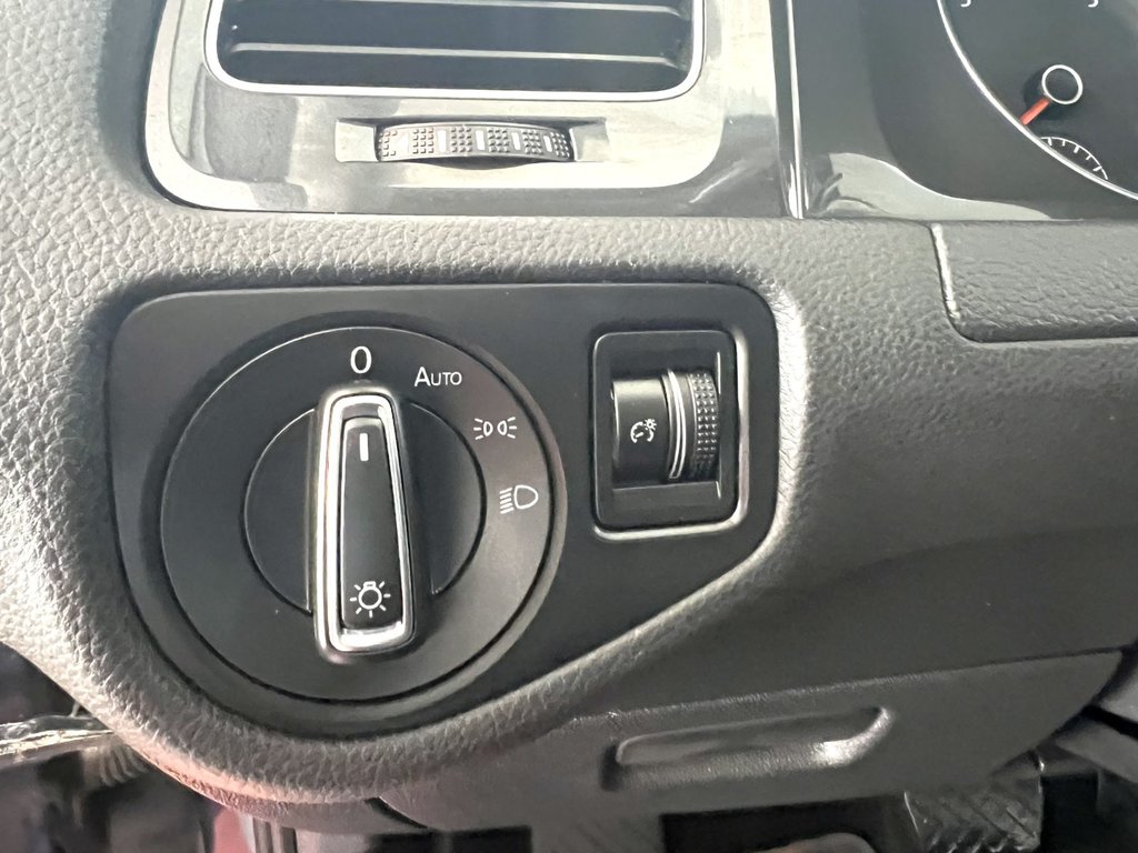 2018 Volkswagen GOLF TRENDLINE AUTOMATIQUE in Montmagny, Quebec - 9 - w1024h768px