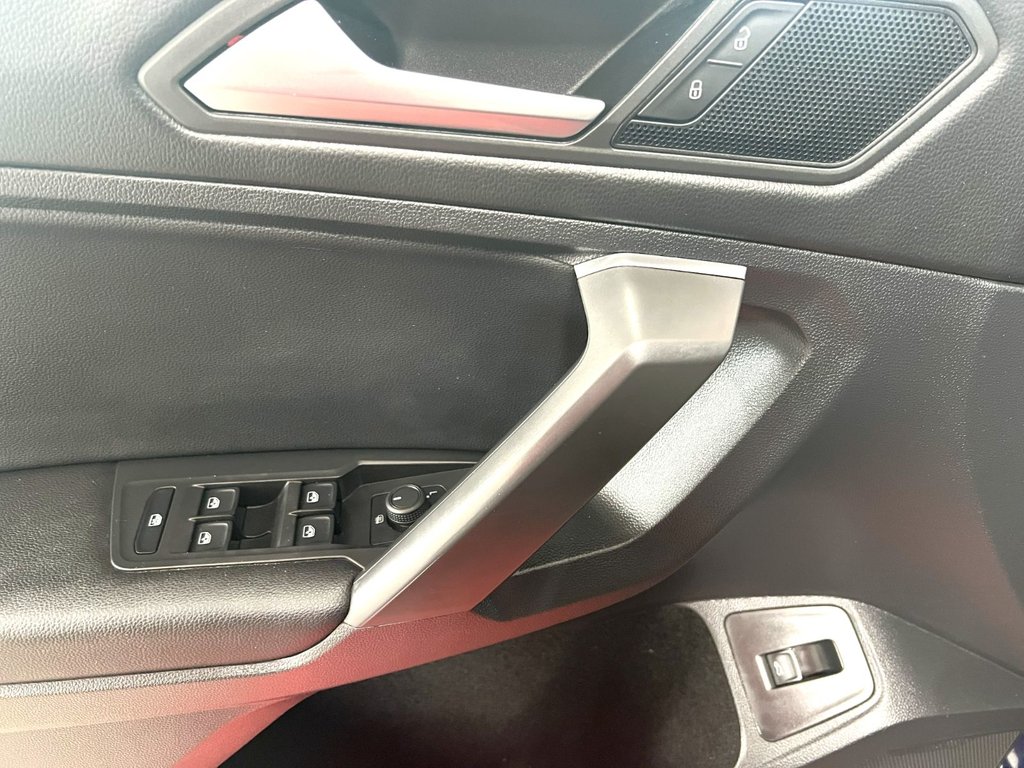 Volkswagen TIGUAN COMFORTLINE 4MOTION CUIR + NAVIGATION! 2021 à Montmagny, Québec - 8 - w1024h768px