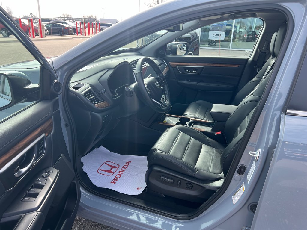 2021  CR-V Touring in Woodstock, Ontario - 9 - w1024h768px