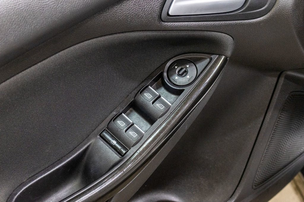 2016 Ford Focus Titanium in Charlemagne, Quebec - 29 - w1024h768px