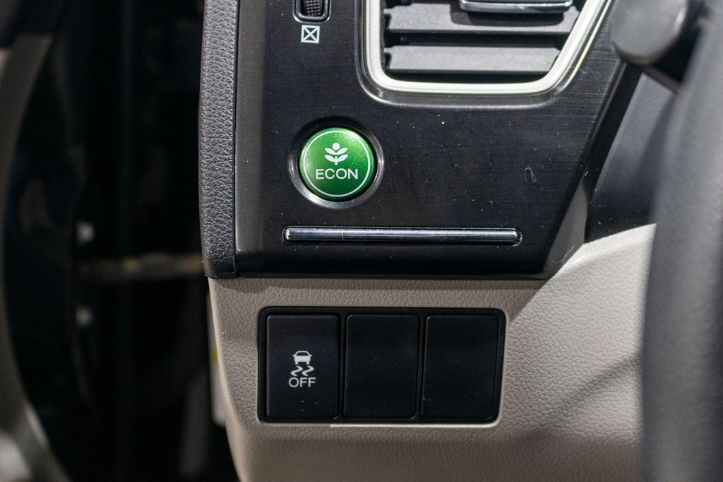 2013 Honda Civic Sdn LX in Charlemagne, Quebec - 21 - w1024h768px