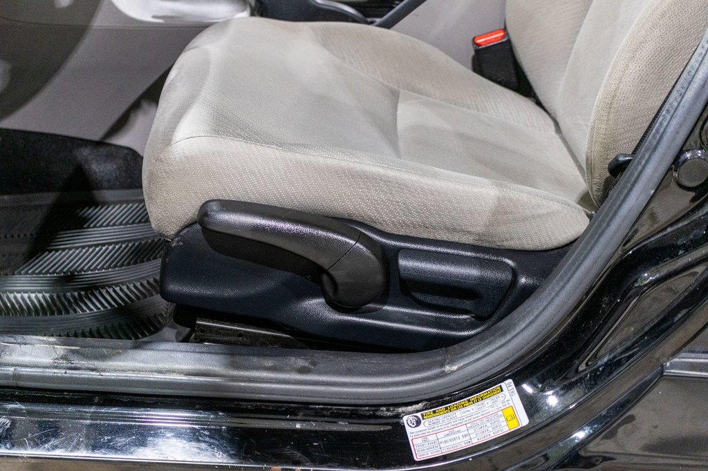 2013 Honda Civic Sdn LX in Charlemagne, Quebec - 24 - w1024h768px