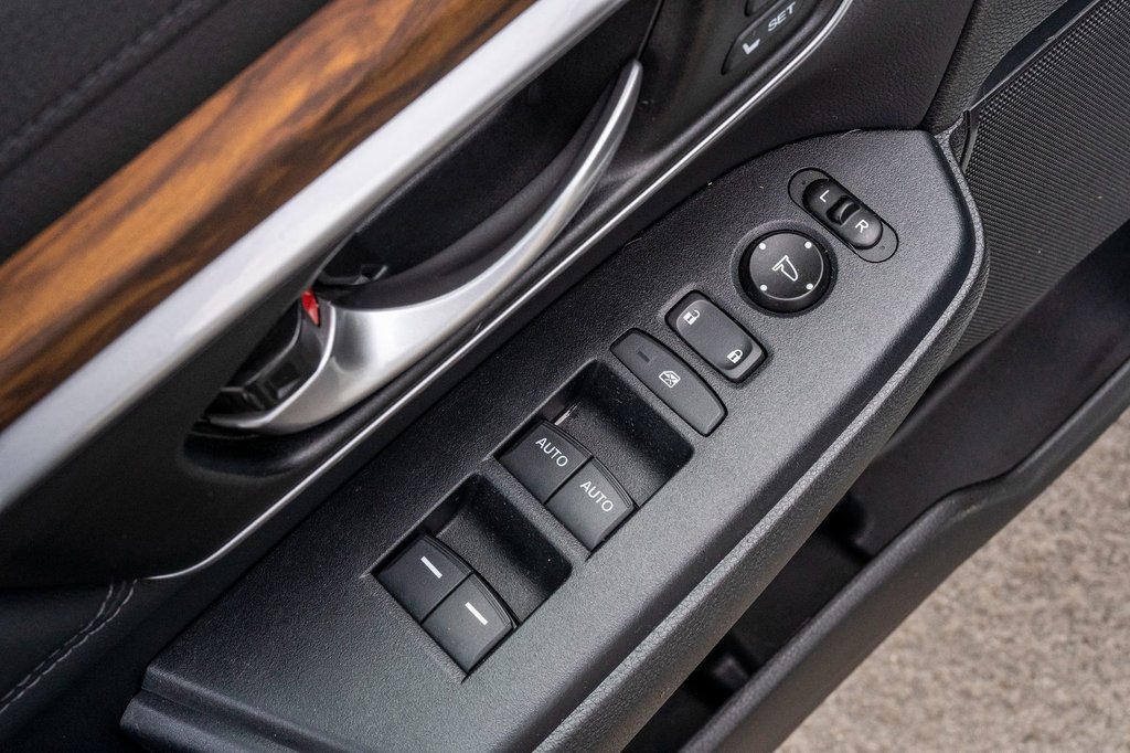2017 Honda CR-V TOURING **CUIR+TOIT+MAG+CAMÉRA+AUCUN CARFAX** in Charlemagne, Quebec - 21 - w1024h768px