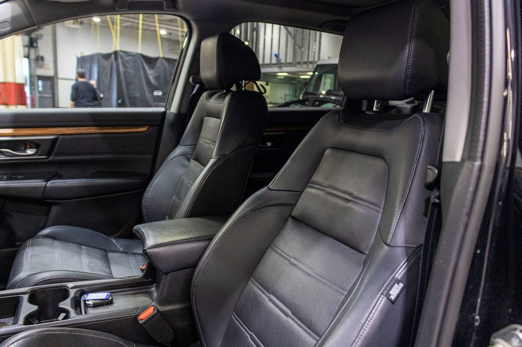 2017 Honda CR-V Touring in Charlemagne, Quebec - 24 - w1024h768px