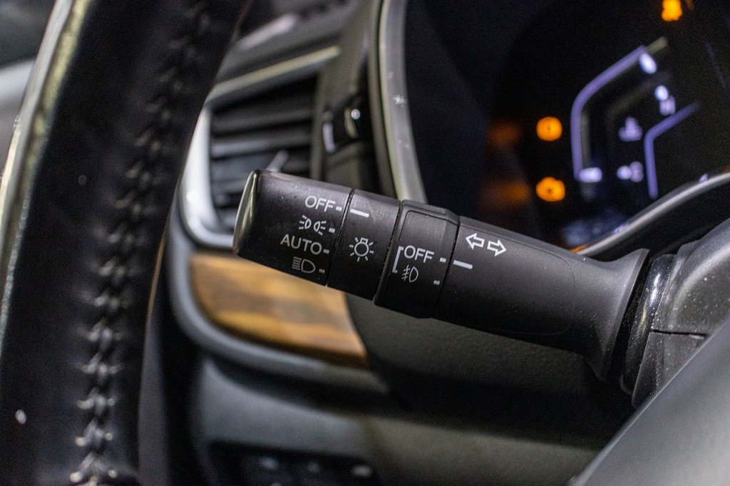 2017 Honda CR-V Touring in Charlemagne, Quebec - 17 - w1024h768px