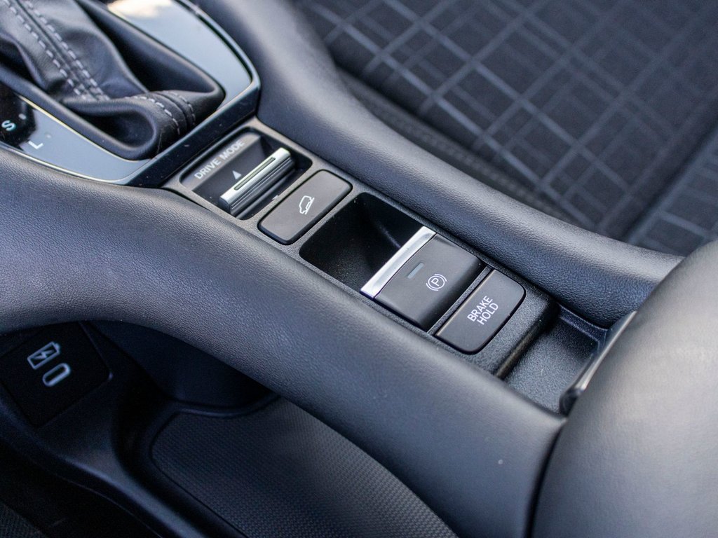 2024 Honda HR-V LX AWD **BAS KILO+CARPLAY+ANDROID AUTO+MAG** in Saint-Jérôme, Quebec - 18 - w1024h768px