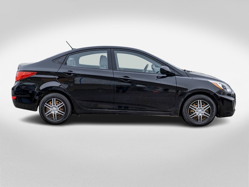 Hyundai Accent LE 2016 à Saint-Jérôme, Québec - 6 - w1024h768px