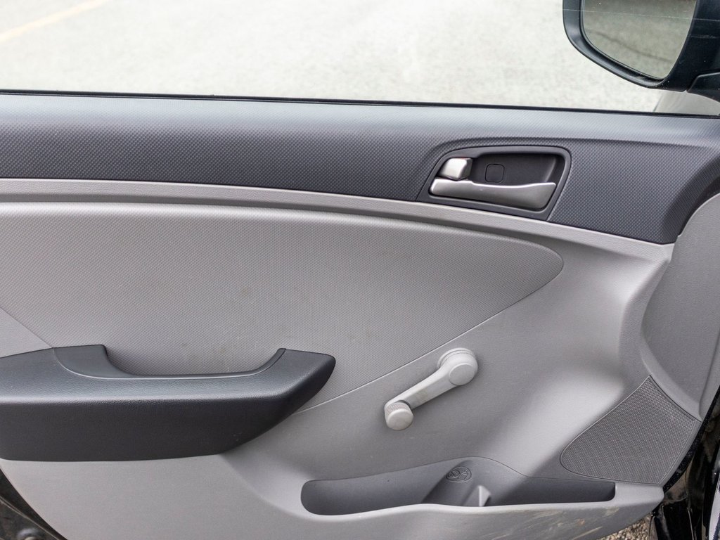 Hyundai Accent LE 2016 à Saint-Jérôme, Québec - 23 - w1024h768px
