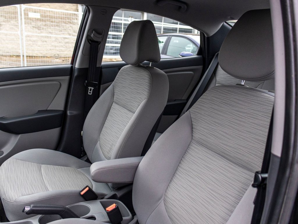 Hyundai Accent LE 2016 à Saint-Jérôme, Québec - 22 - w1024h768px