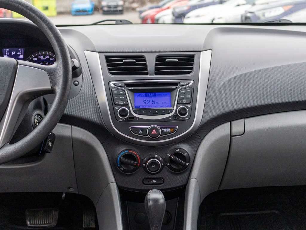 Hyundai Accent LE 2016 à Saint-Jérôme, Québec - 9 - w1024h768px