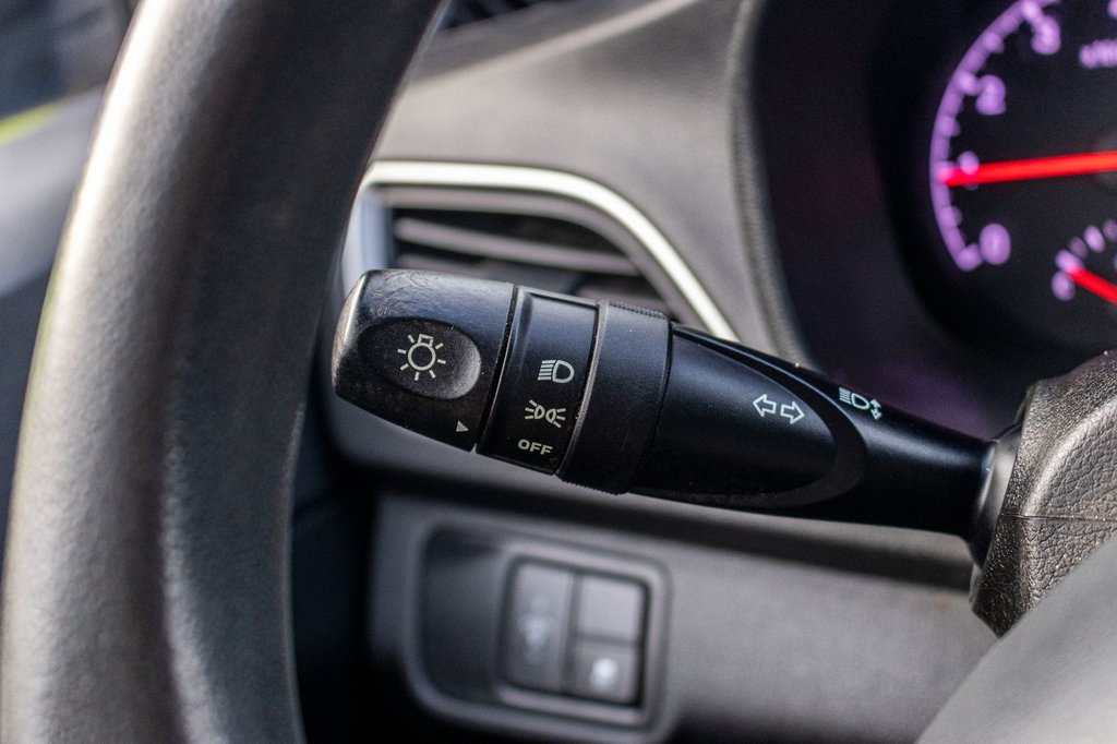 Hyundai Accent LE 2018 à Charlemagne, Québec - 17 - w1024h768px