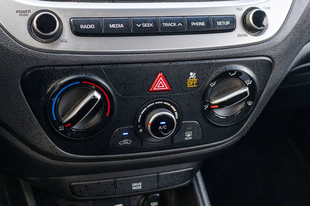 Hyundai Accent LE 2018 à Charlemagne, Québec - 12 - w1024h768px