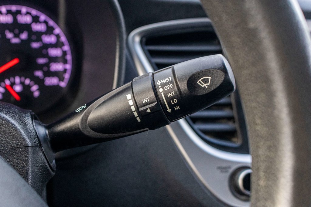 Hyundai Accent LE 2018 à Charlemagne, Québec - 18 - w1024h768px