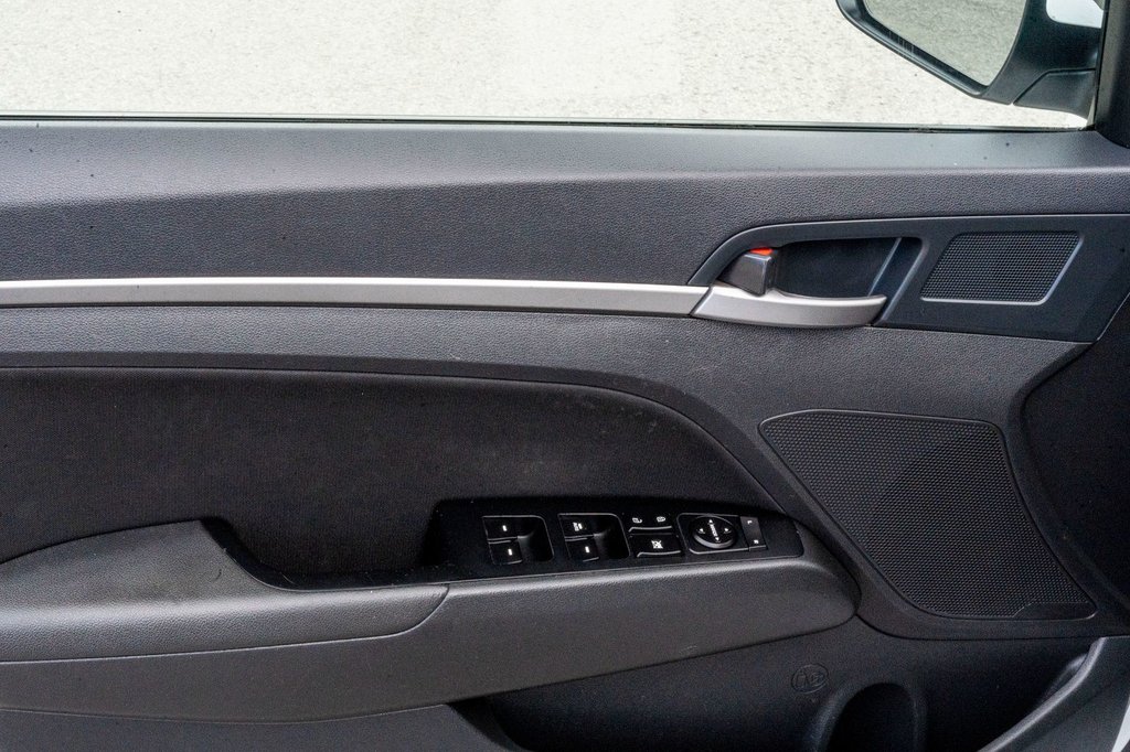 2018 Hyundai Elantra GL **MANUELLE+SIÈGES CHAUFFANTS+CAMÉRA+CARPLAY** in Charlemagne, Quebec - 20 - w1024h768px