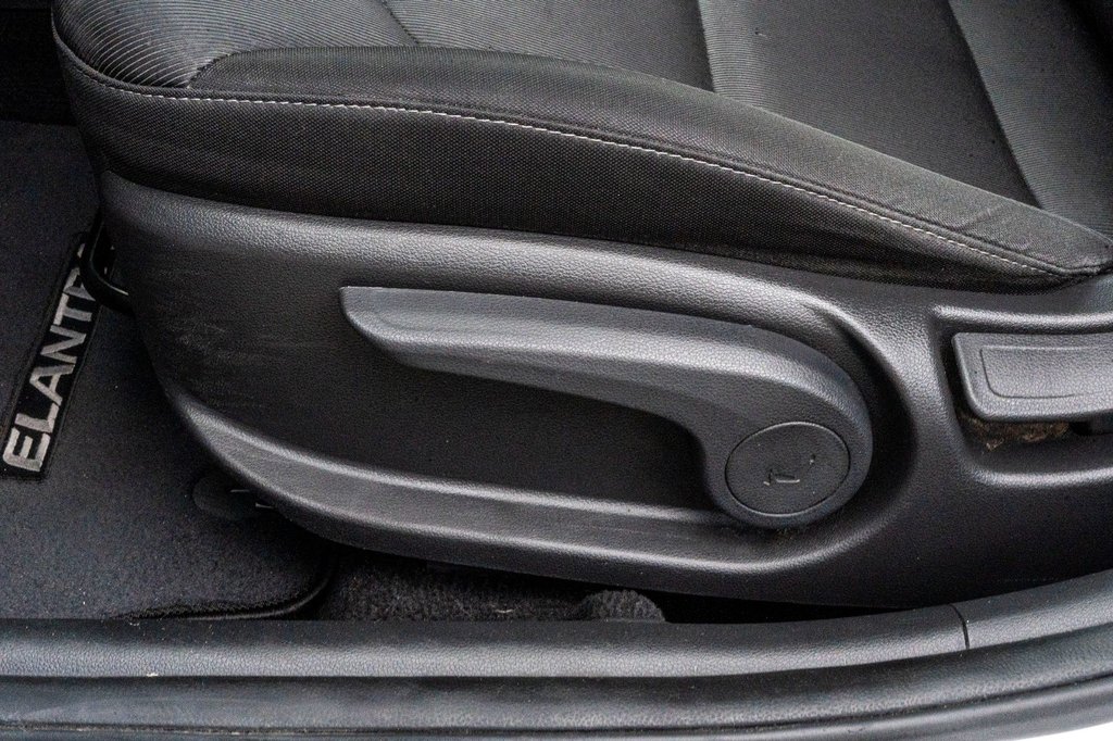 2018 Hyundai Elantra GL **MANUELLE+SIÈGES CHAUFFANTS+CAMÉRA+CARPLAY** in Charlemagne, Quebec - 19 - w1024h768px