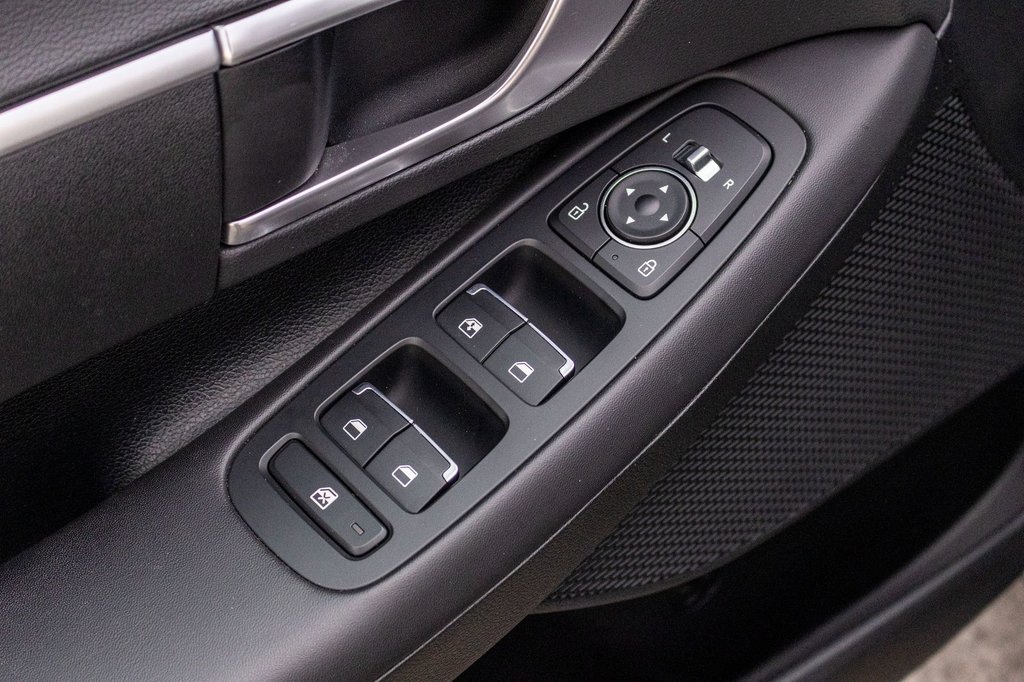 2023 Hyundai Sonata PREFERRED **JAMAIS ACCIDENTÉ+ in Charlemagne, Quebec - 29 - w1024h768px