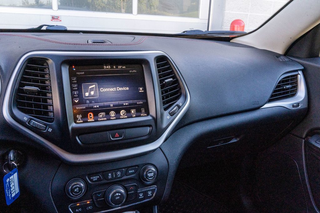 2016 Jeep Cherokee TRAILHAWK **CAMÉRA+MAG+ENSEMBLE REMORQUAGE** in Charlemagne, Quebec - 11 - w1024h768px