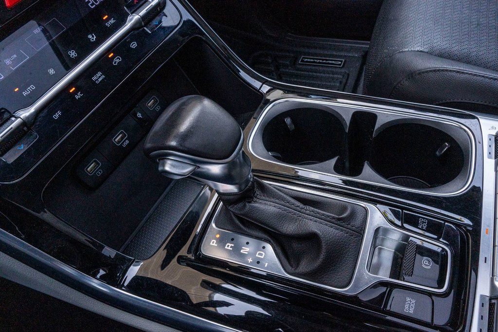 2024 Kia Carnival SX **CUIR+TOIT OUVRANT DOUBLE+BOSE+CAMÉRA 360DEG** in Charlemagne, Quebec - 12 - w1024h768px