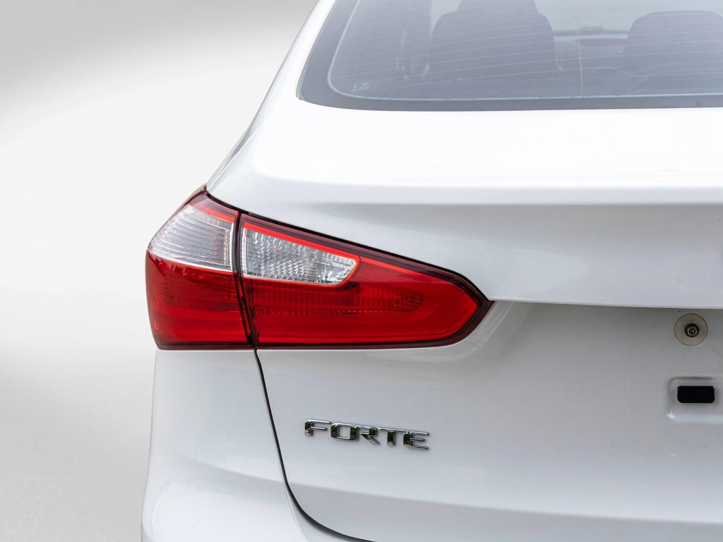 Kia Forte EX**SIÈGES AVANT CHAUFFANTS + CAM DE RECUL 2016 à Charlemagne, Québec - 17 - w1024h768px