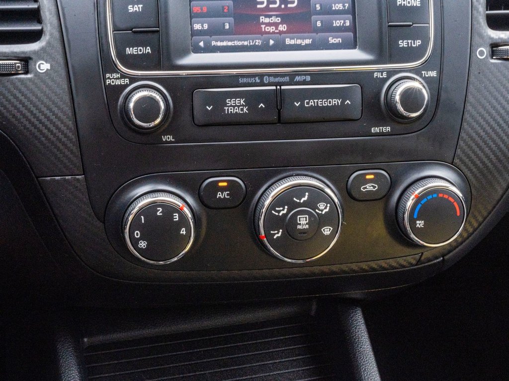 Kia Forte EX**SIÈGES AVANT CHAUFFANTS + CAM DE RECUL 2016 à Charlemagne, Québec - 12 - w1024h768px