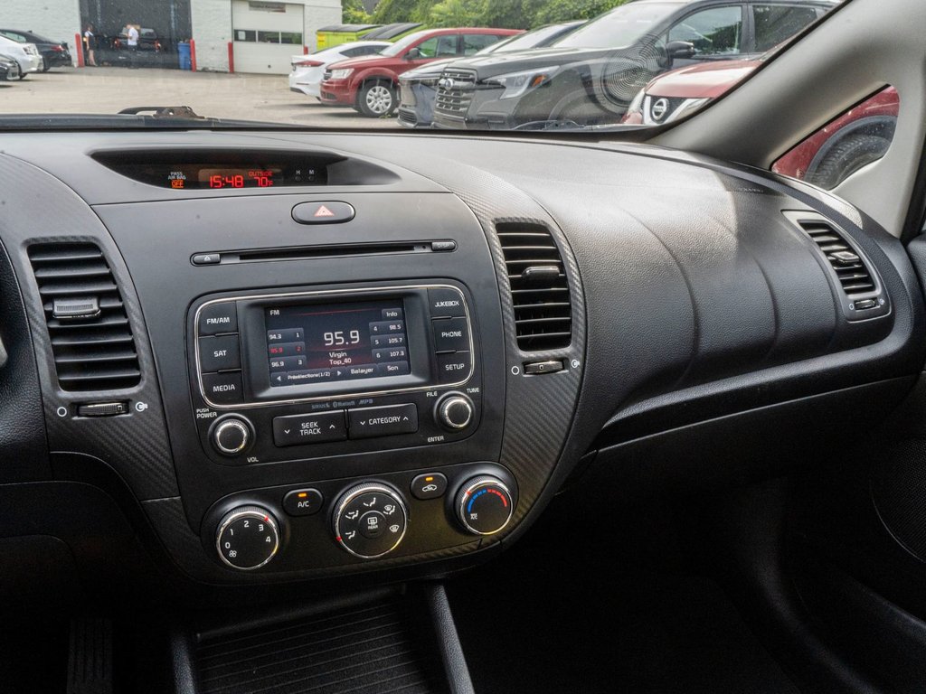 Kia Forte EX**SIÈGES AVANT CHAUFFANTS + CAM DE RECUL 2016 à Charlemagne, Québec - 11 - w1024h768px