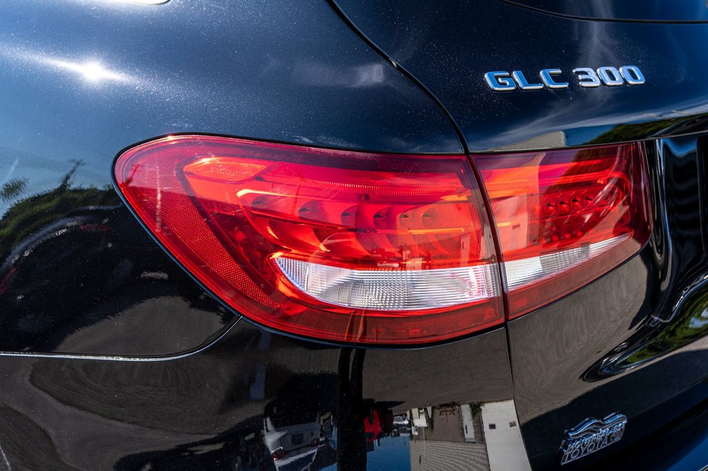 2017 Mercedes-Benz GLC300 **JAMAIS ACCIDENTÉ+CUIR+MAG+TOIT PANO+CAMÉRA** in Charlemagne, Quebec - 24 - w1024h768px