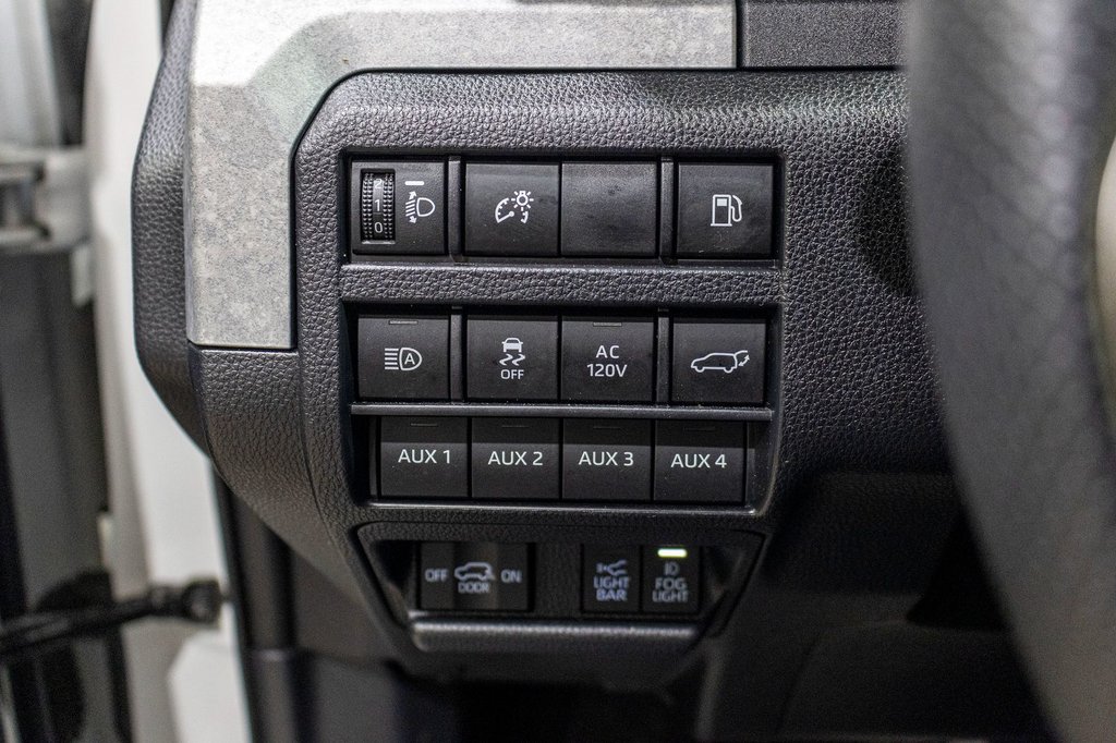 2025 Toyota 4RUNNER HYBRIDE TRAILHUNTER **RARE**JAMAIS ACCIDENTÉ+CUIR+33PO** in Charlemagne, Quebec - 23 - w1024h768px