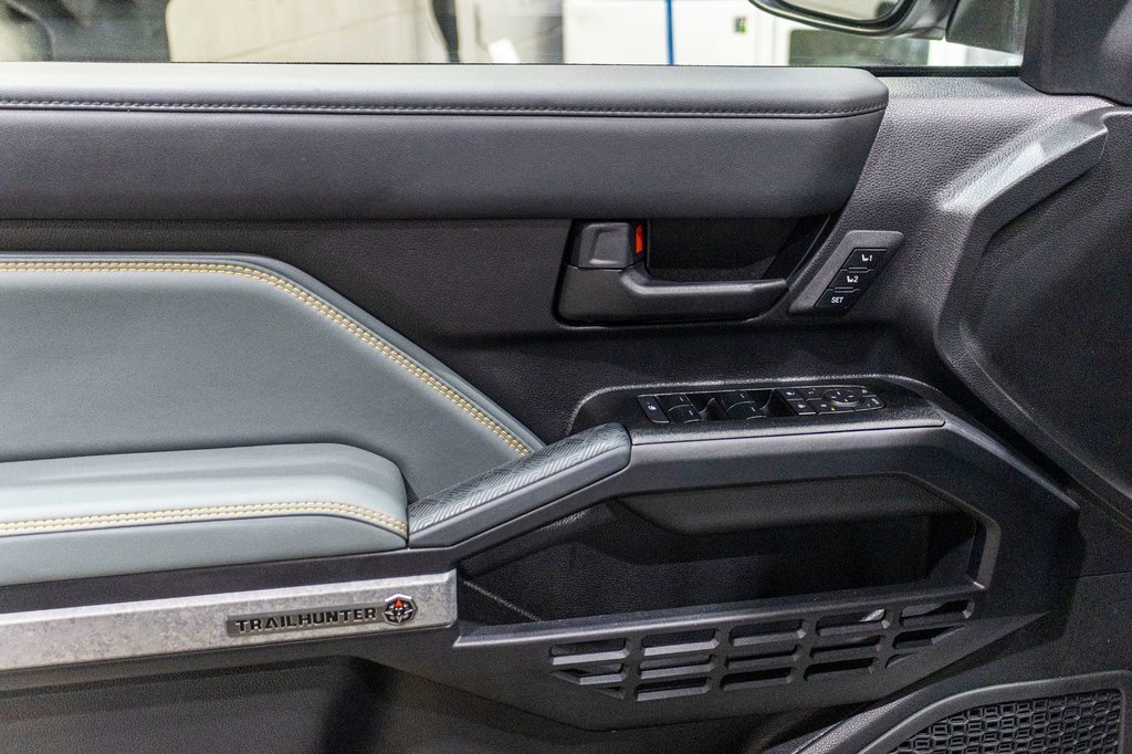 2025 Toyota 4RUNNER HYBRIDE TRAILHUNTER **RARE**JAMAIS ACCIDENTÉ+CUIR+33PO** in Charlemagne, Quebec - 29 - w1024h768px