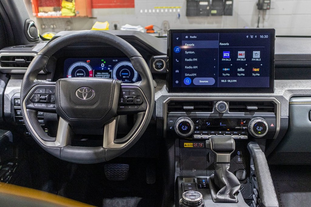 2025 Toyota 4RUNNER HYBRIDE TRAILHUNTER **RARE**JAMAIS ACCIDENTÉ+CUIR+33PO** in Charlemagne, Quebec - 7 - w1024h768px