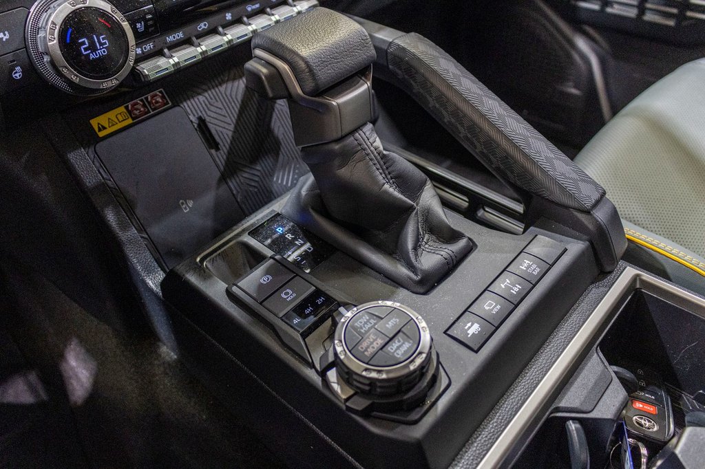 2025 Toyota 4RUNNER HYBRIDE TRAILHUNTER **RARE**JAMAIS ACCIDENTÉ+CUIR+33PO** in Charlemagne, Quebec - 14 - w1024h768px