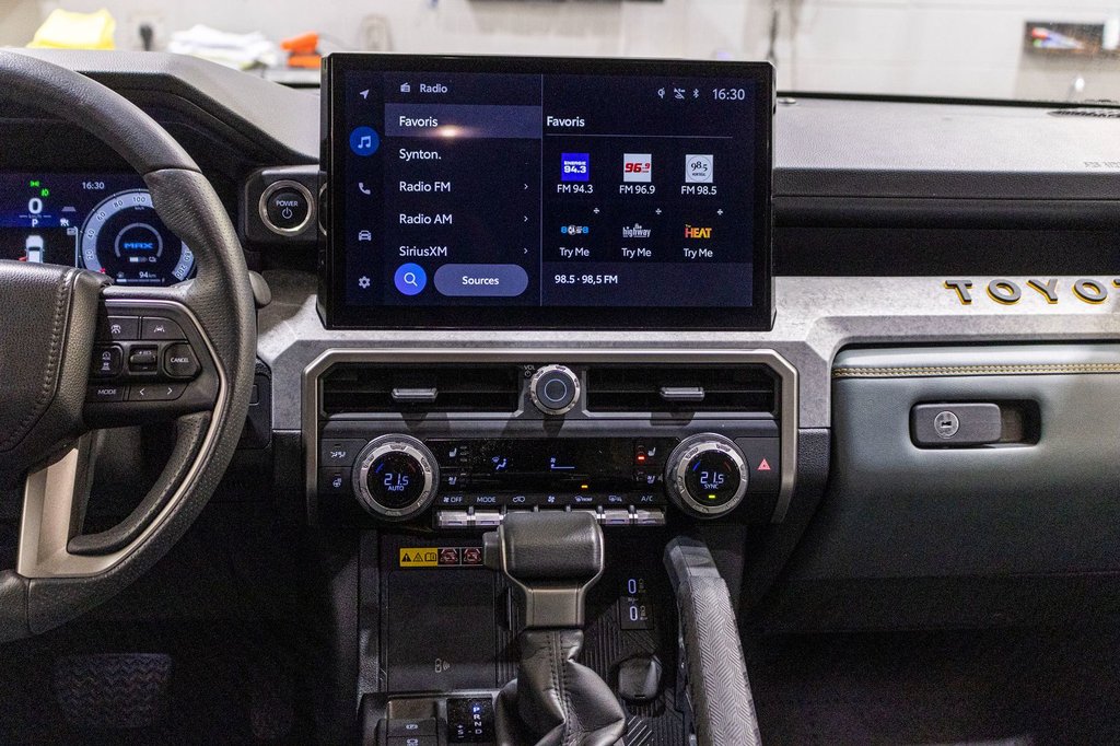 2025 Toyota 4RUNNER HYBRIDE TRAILHUNTER **RARE**JAMAIS ACCIDENTÉ+CUIR+33PO** in Charlemagne, Quebec - 8 - w1024h768px