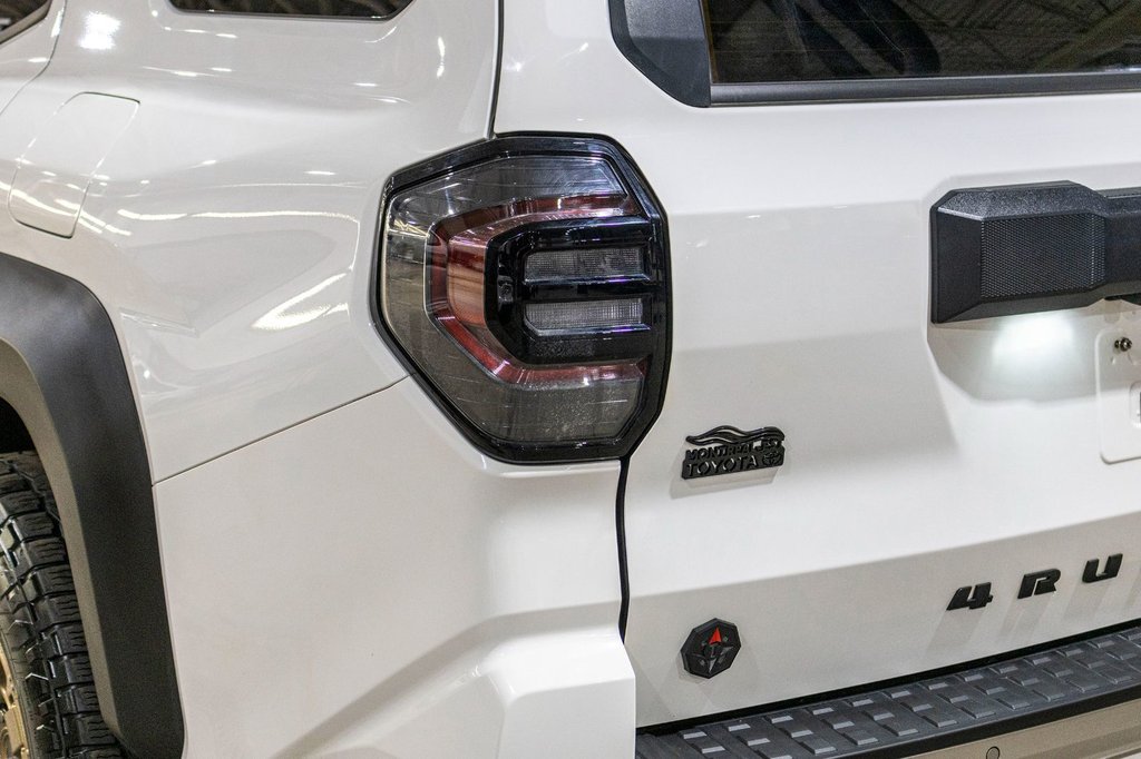 2025 Toyota 4RUNNER HYBRIDE TRAILHUNTER **RARE**JAMAIS ACCIDENTÉ+CUIR+33PO** in Charlemagne, Quebec - 36 - w1024h768px