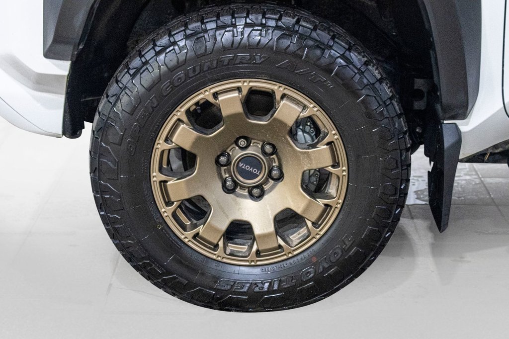 2025 Toyota 4RUNNER HYBRIDE TRAILHUNTER **RARE**JAMAIS ACCIDENTÉ+CUIR+33PO** in Charlemagne, Quebec - 38 - w1024h768px