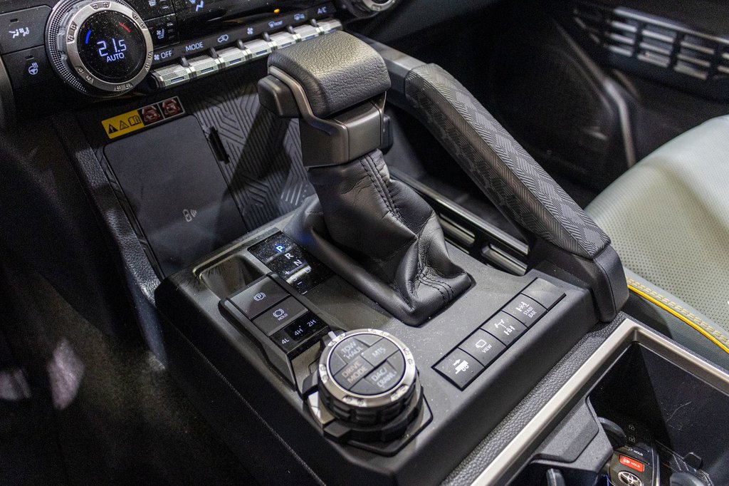 2025 Toyota 4RUNNER HYBRIDE TRAILHUNTER **RARE**JAMAIS ACCIDENTÉ+CUIR+33PO** in Charlemagne, Quebec - 18 - w1024h768px