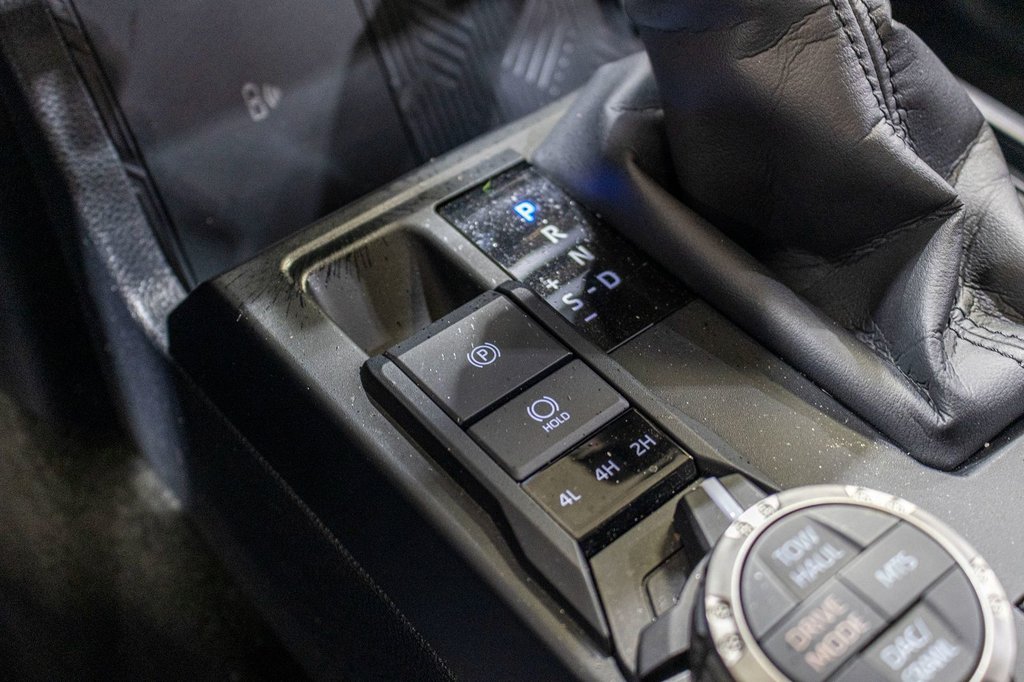 2025 Toyota 4RUNNER HYBRIDE TRAILHUNTER **RARE**JAMAIS ACCIDENTÉ+CUIR+33PO** in Charlemagne, Quebec - 17 - w1024h768px