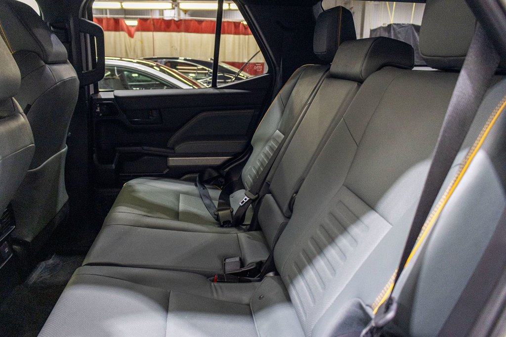 2025 Toyota 4RUNNER HYBRIDE TRAILHUNTER **RARE**JAMAIS ACCIDENTÉ+CUIR+33PO** in Charlemagne, Quebec - 32 - w1024h768px