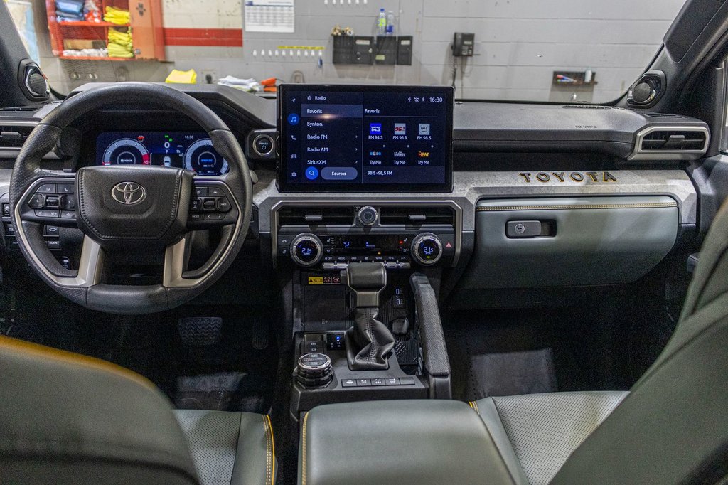 2025 Toyota 4RUNNER HYBRIDE TRAILHUNTER **RARE**JAMAIS ACCIDENTÉ+CUIR+33PO** in Charlemagne, Quebec - 24 - w1024h768px