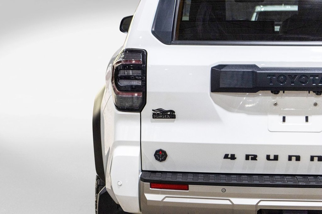 2025 Toyota 4RUNNER HYBRIDE TRAILHUNTER **RARE**JAMAIS ACCIDENTÉ+CUIR+33PO** in Charlemagne, Quebec - 34 - w1024h768px