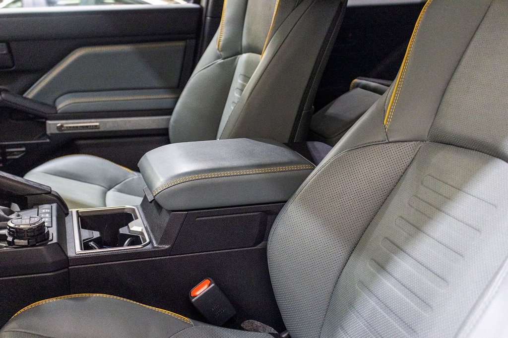 2025 Toyota 4RUNNER HYBRIDE TRAILHUNTER **RARE**JAMAIS ACCIDENTÉ+CUIR+33PO** in Charlemagne, Quebec - 28 - w1024h768px