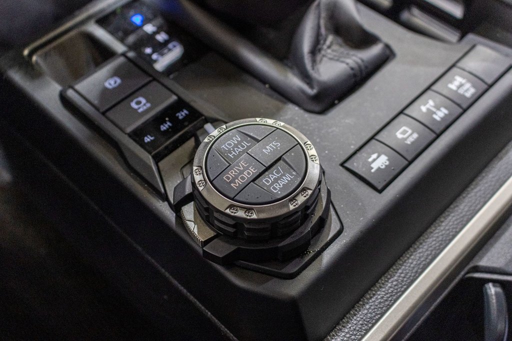 2025 Toyota 4RUNNER HYBRIDE TRAILHUNTER **RARE**JAMAIS ACCIDENTÉ+CUIR+33PO** in Charlemagne, Quebec - 15 - w1024h768px