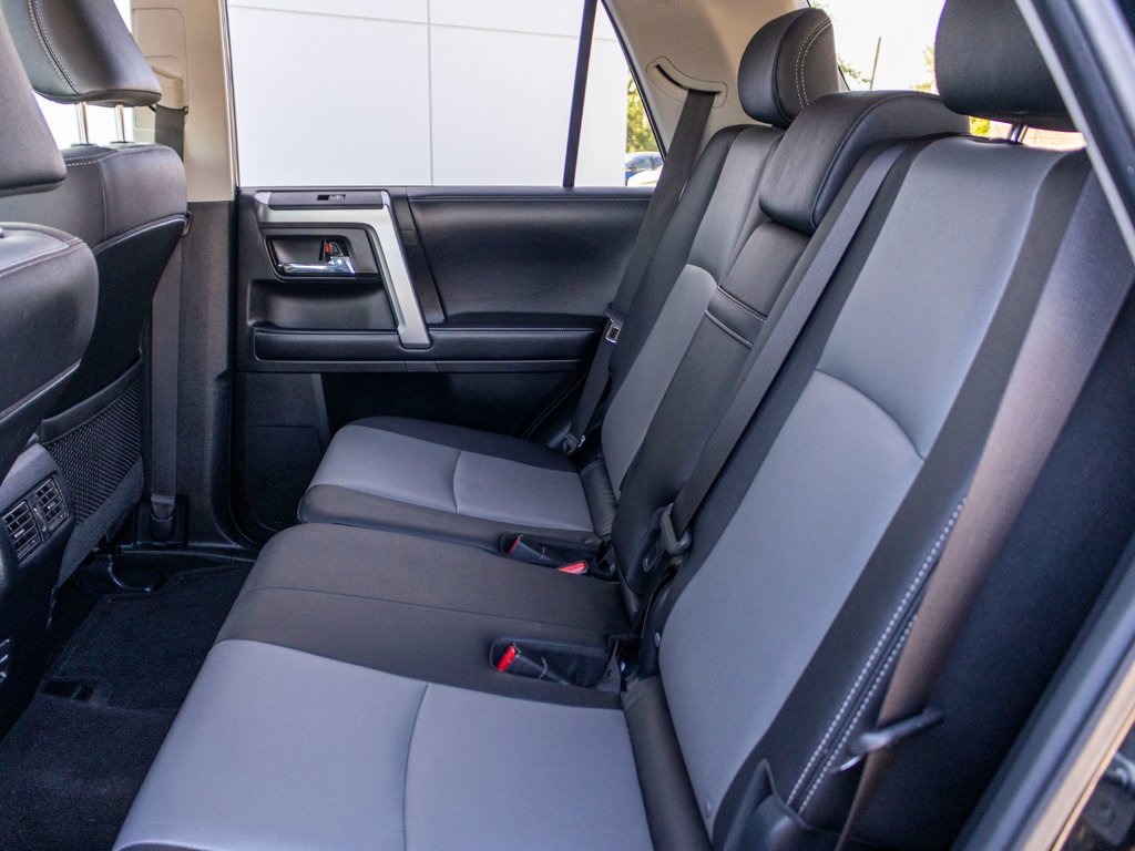 2019 Toyota 4Runner SR5 7 PASSAGERS **CUIR+TOIT+MAG** in Saint-Jérôme, Quebec - 29 - w1024h768px