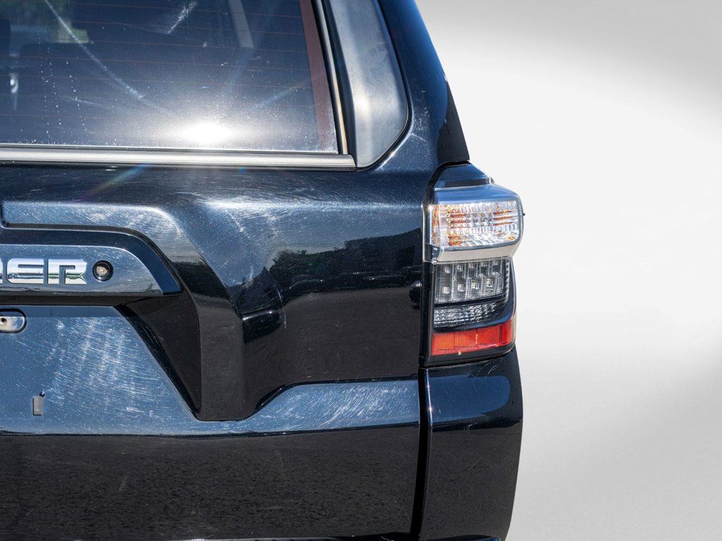 2019 Toyota 4Runner SR5 7 PASSAGERS **CUIR+TOIT+MAG** in Saint-Jérôme, Quebec - 32 - w1024h768px