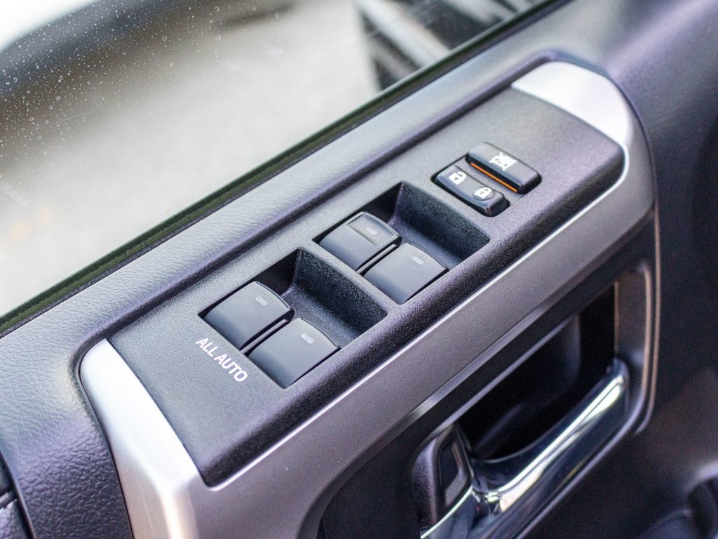 2019 Toyota 4Runner SR5 7 PASSAGERS **CUIR+TOIT+MAG** in Saint-Jérôme, Quebec - 28 - w1024h768px