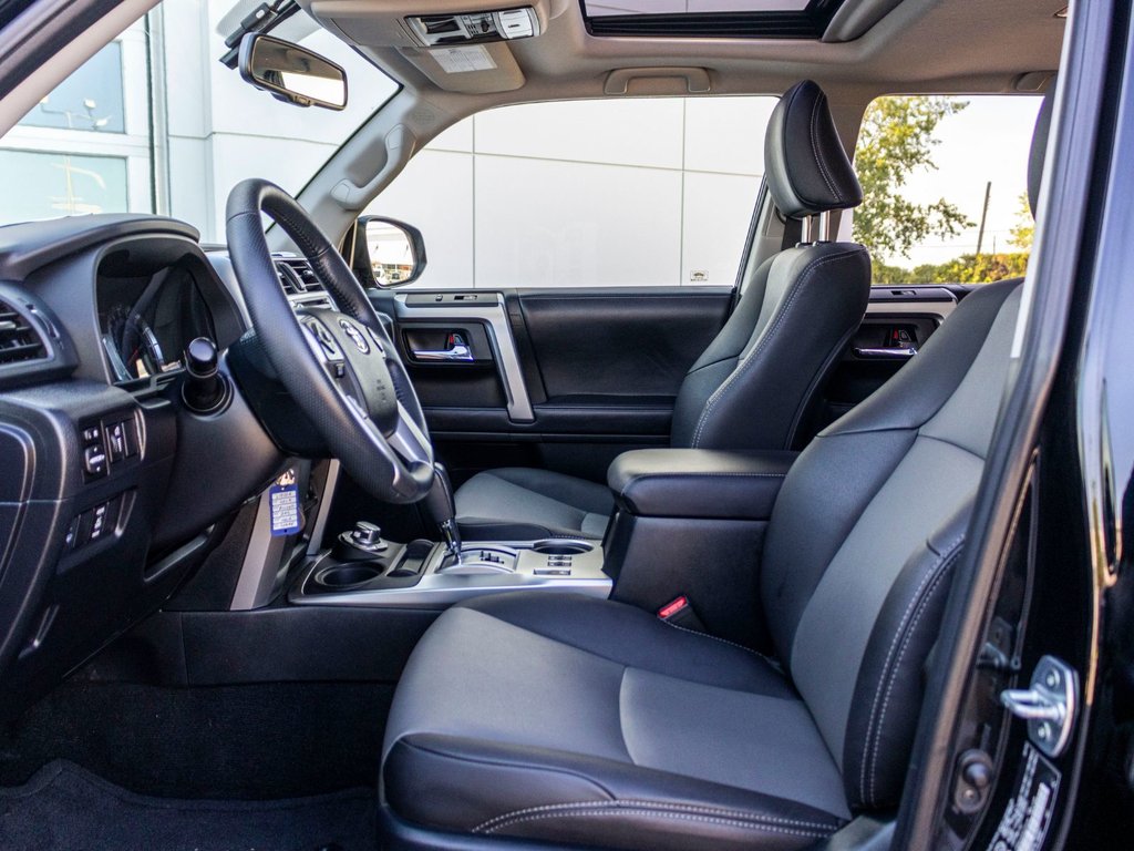 2019 Toyota 4Runner SR5 7 PASSAGERS **CUIR+TOIT+MAG** in Saint-Jérôme, Quebec - 23 - w1024h768px