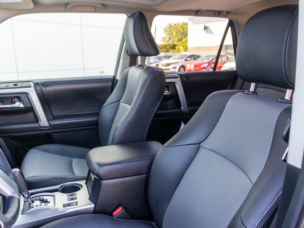 2019 Toyota 4Runner SR5 7 PASSAGERS **CUIR+TOIT+MAG** in Saint-Jérôme, Quebec - 25 - w1024h768px