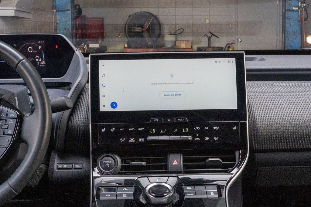 Toyota BZ4X LE **JAMAIS ACCIDENTÉ** CARPLAY+CAMÉRA+MAG 2023 à Charlemagne, Québec - 10 - w1024h768px