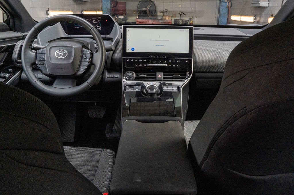 Toyota BZ4X LE **JAMAIS ACCIDENTÉ** CARPLAY+CAMÉRA+MAG 2023 à Charlemagne, Québec - 27 - w1024h768px