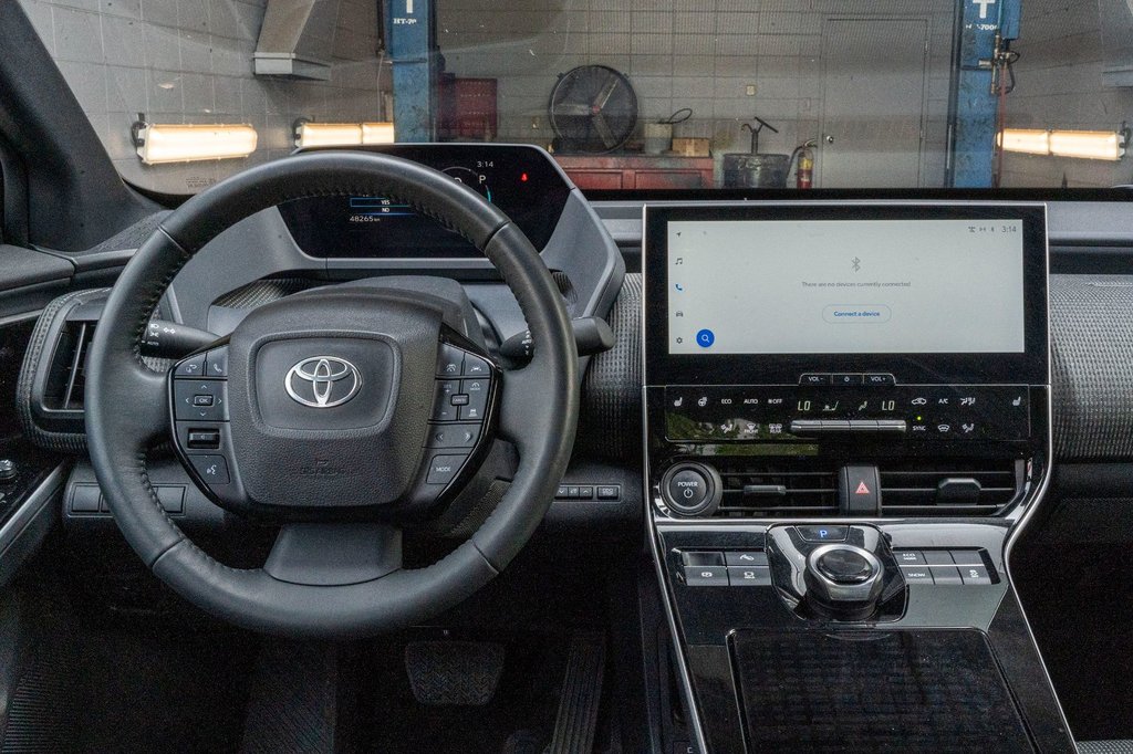 Toyota BZ4X LE **JAMAIS ACCIDENTÉ** CARPLAY+CAMÉRA+MAG 2023 à Charlemagne, Québec - 8 - w1024h768px